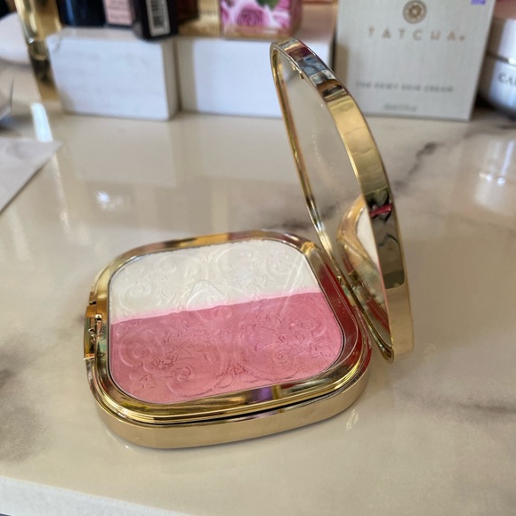 Dolce & Gabbana glow highlighter - Picture 6 of 6